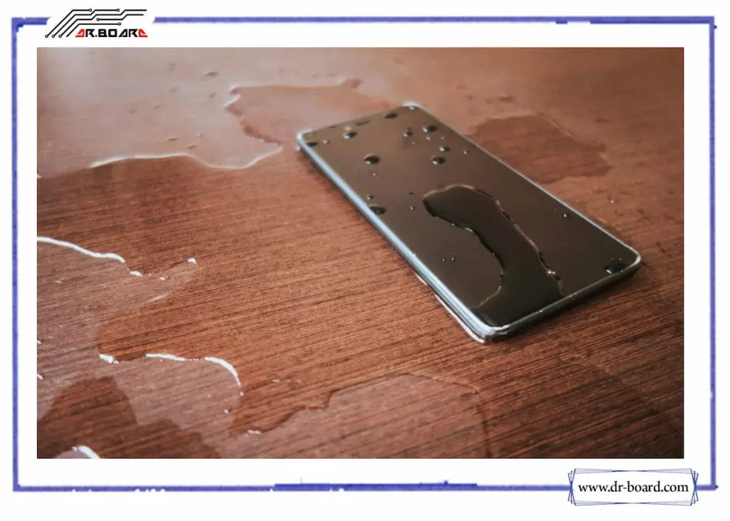 تعمیر گوشی موبایل آب خورده؛ با گوشی آب خورده چه باید کرد؟ گوشی آب خورده